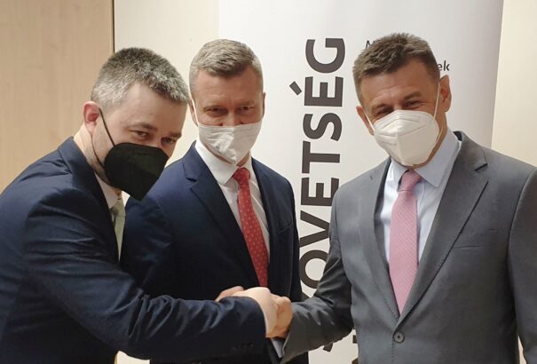 Berényi nélkül jött létre a Szövetség. Solymos kézbe is vette a karmesteri pálcát