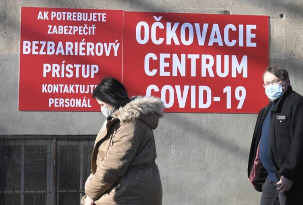 Édes Enikő: Virtuális tömegverekedés az oltási időpontokért?