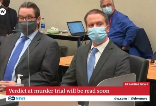 Minden vádpontban bűnösnek találta az esküdtszék a George Floyd-on térdelő rendőrt
