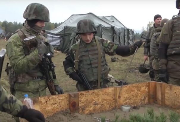 Kijev: Csak a Krím-félszigetről vonult el az orosz hadsereg, Ukrajna keleti határáról nem