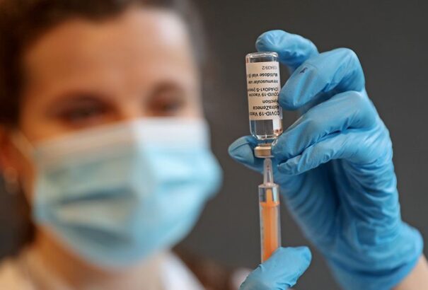 Vaxzevria és vérrögképződés: A brit gyógyszerfelügyelet nem javasolja az AstraZenecát a 30 éven aluliaknak