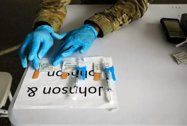 Nincs bizonyíték az összefüggésre a Johnson & Johnson vakcinája és a vérrögképződéses esetek között