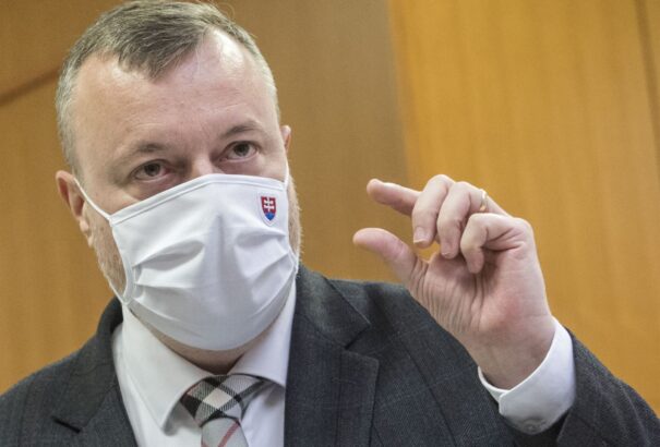 Krajniak mégis visszatér a miniszteri székbe