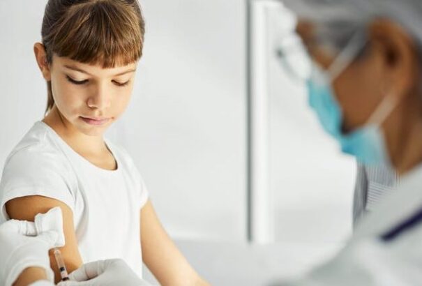 Koronavírus – BioNTech: Júniustól a 12-15 évesek számára is lesz vakcina