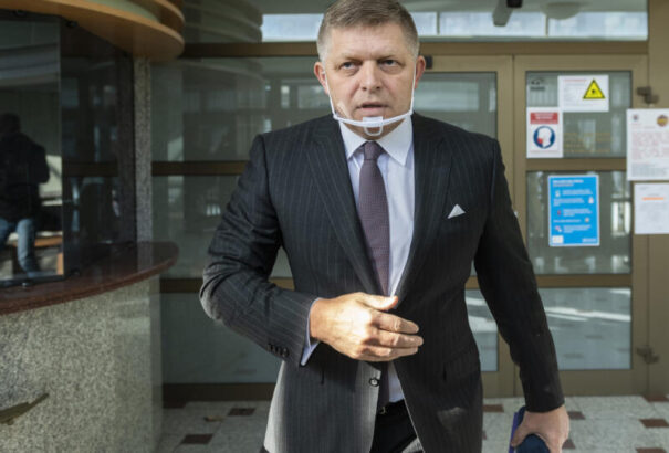 A Smer szerint 400 ezer aláírás gyűlt össze az előrehozott választásokról szóló referendumhoz