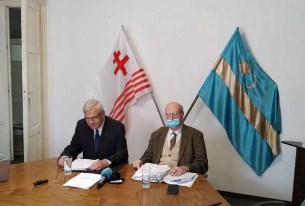 Strasbourgi zászlóper: Reklámzászlónak csúfolt lobogók, történelemhamisítás és elfogult bírói különvélemények