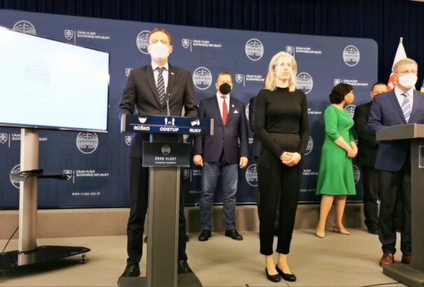 Frissítették a Covid-automatát, hétfőn megnyithatnak a teraszok – Íme, a részletek