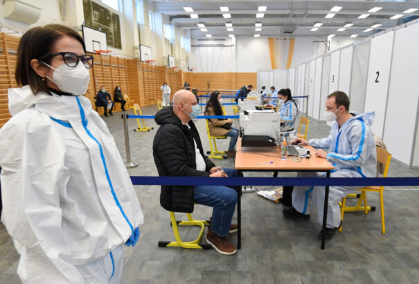 Szigorítják a regisztrációt az oltásra az 1. fázisban, hogy megelőzzék a csalásokat