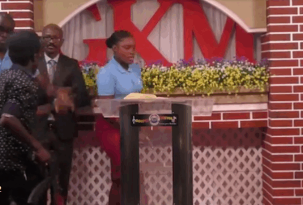 Élő adásban rabolták el a lelkészt a húsvéti ünnepségen