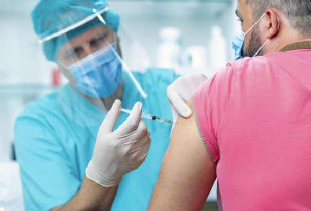 Azok is jelentkezhetnek oltásra, akik nem fizetik az egészségbiztosítást vagy hátralékuk van