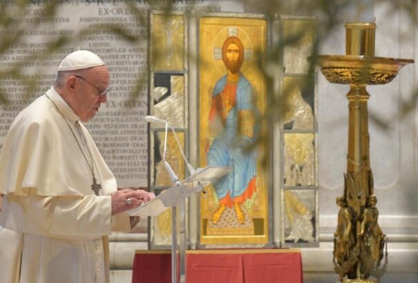 Húsvét – A pápa elítélte a fegyveres konfliktusokat, és méltányos vakcinaelosztást kért