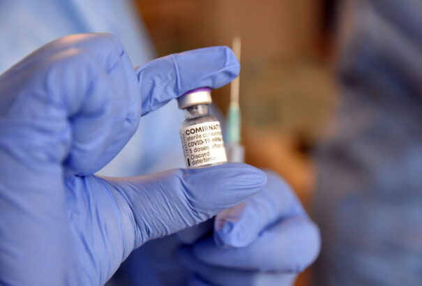 A Pfizer és a Moderna is emelt covid-vakcinái árán