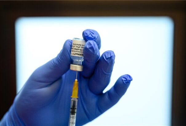 Egészségügyi Minisztérium: Sms-ben és e-mailben is visszaigazolunk az oltásra bejelentkezőknek