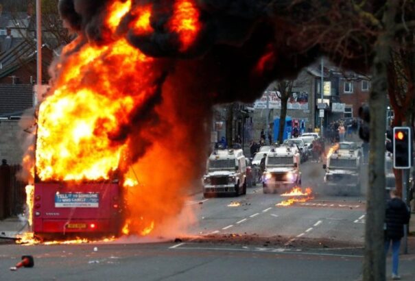 Éjjeli zavargások Belfastban