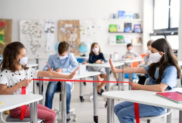 Csütörtöktől a tanárok és a diákok is negatív teszt nélkül mehetnek iskolába