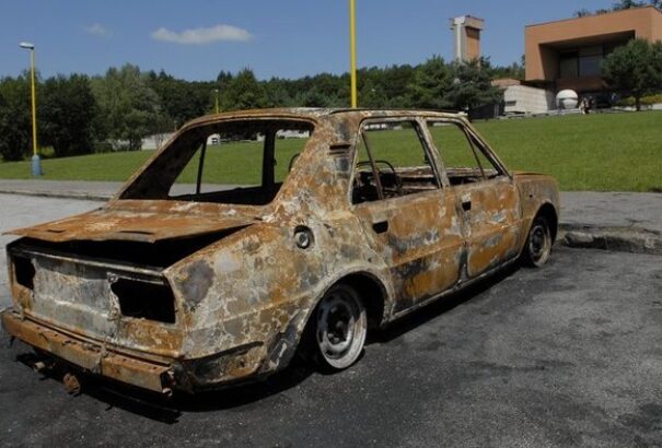 Hamarosan eltűnhetnek a gazdátlanul hagyott autóroncsok az utakról és parkolókból