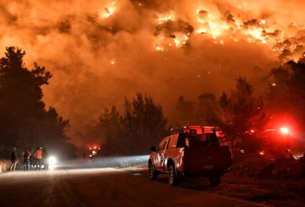4000 hektáron ég az erdő Görögországban