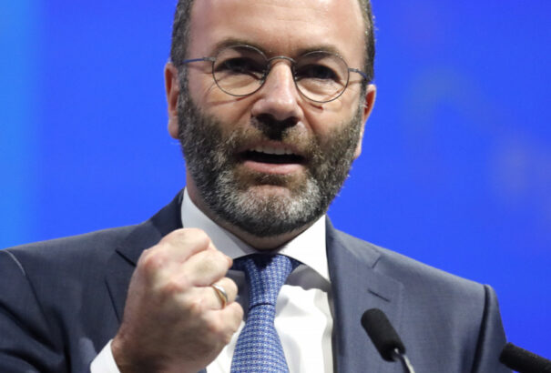 Manfred Weber: az egész EU-ban büntetni kellene a vallások elleni gyűlölködést