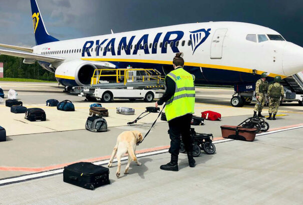 Fehérorosz válság – Az eltérített gép utasai szerint Prataszevics rémült volt, a rendőrök erőszakosak