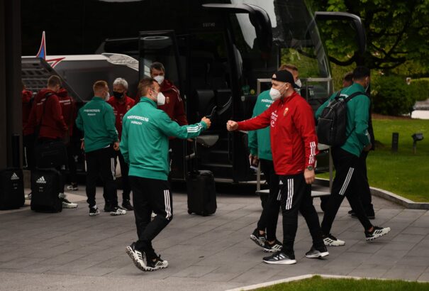 Megérkezett Ausztriába a magyar válogatott – képekkel
