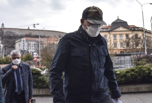 Előzetes letartóztatásban marad Martin Kvietik és Gabriela Bartošová, a Szlovák Földalap igazgatója