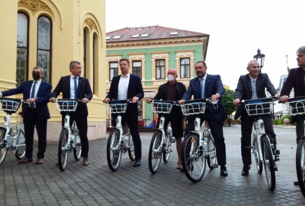 Komáromban átadták az új KOMBIbike kerékpárkölcsönző rendszert