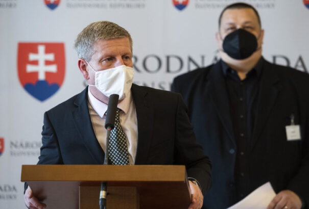 Hétfőtől újabb enyhítések jönnek, három rendelet is módosul