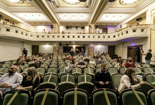 Módosult a kulturális COVID-szemafor – engedélyezett lett a beltéri étel- és italfogyasztás