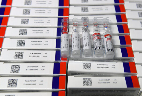 Bocsánatkérést követel a ŠÚKL-tól az orosz vakcinákat menedzselő alap