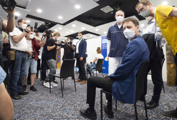 Beoltották Eduard Heger kormányfőt