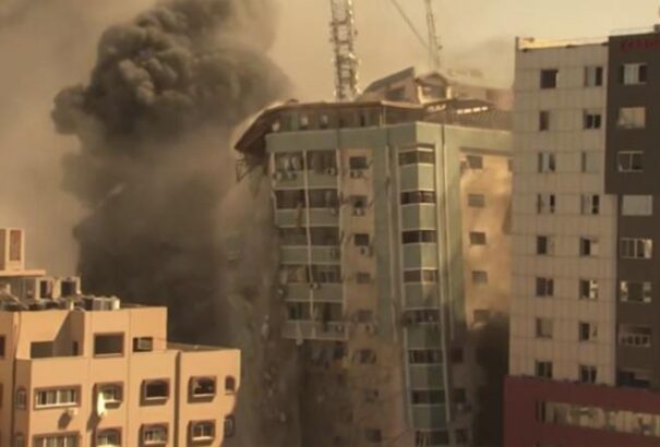 Izrael lebombázott egy toronyházat, amelyben az AP és az Al Jazeera hírügynökségeknek is volt irodája