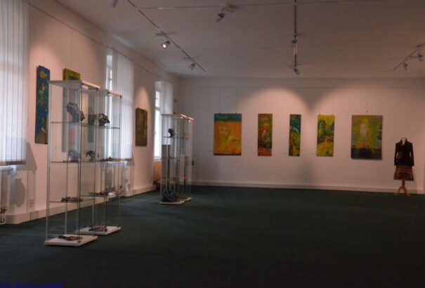 Titokzatos kapuk, képkiállítás a losonci Nógrádi Galériában