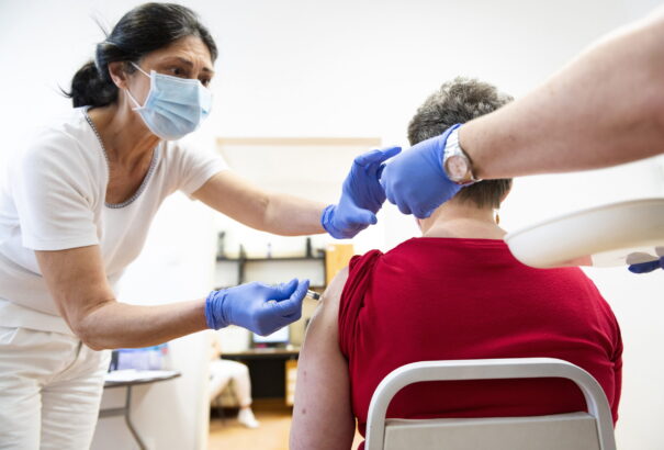 Koronavírus Magyarországon: Meghalt 19 beteg, 350-nel nőtt a fertőzöttek száma