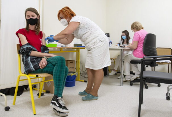 Úgy tűnik, keresztet vethetünk a közösségi immunitásra – mutatjuk miért