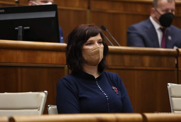 Remišová levelet küldött a párttagoknak. Egyesek kritizálják és azt állítják, hazugságokat ír