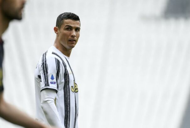 Közel Ronaldo klubváltása? Luxusautói már elhagyták Olaszországot – videóval