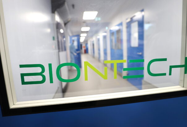 Koronavírus – Egymilliárd eurónál is nagyobb nyereségre tett szert a BioNTech az első negyedévben