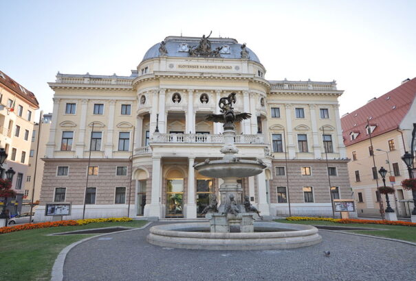 Balesetveszélyes állapotban van a pozsonyi Szlovák Nemzeti Színház történelmi épülete, ezért bezárják