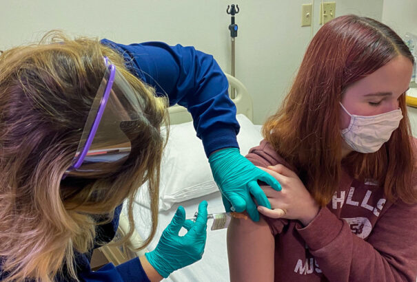 Hatékony a Moderna-vakcina a 12 és 17 év közötti serdülők körében