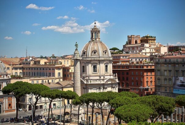 Olaszország vasárnaptól eltörli a karantént az uniós tagországokból érkező látogatóknak