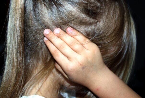 Június 11-ig kérvényezhető támogatás a családon belüli erőszak áldozatai számára