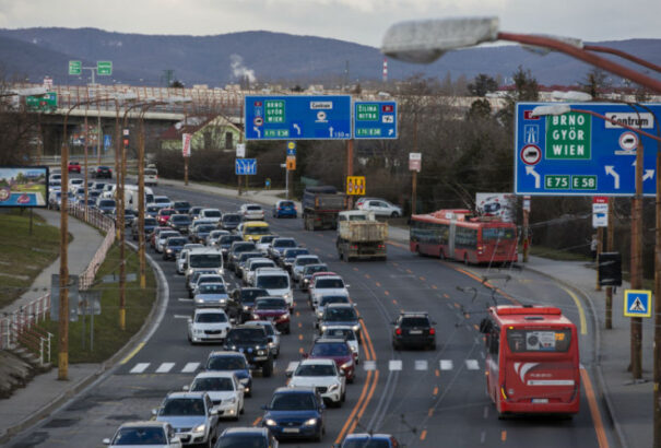 Több műszaki vizsgapontot és sebességhatár-módosítást ígér az új közlekedési törvény