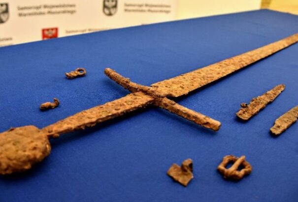 Kardra bukkantak a híres csata helyszínén – Képek, videó