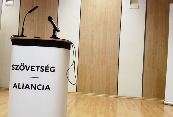 Sajtócenzúra, sajtóelnyomás a Szövetség részéről. Belépés csak pártsajtónak