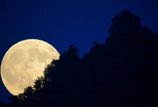 Szerdán megcsodálhatjuk az idei év legnagyobb szuperholdját