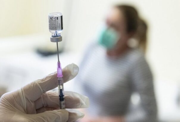 Egy olasz diáklányt tévedésből hat adag vakcinával oltottak be