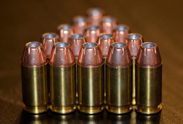 Golyóval „oltanák be” a konzervatív újságírókat – így tombol a liberálfasizmus Szlovákiában