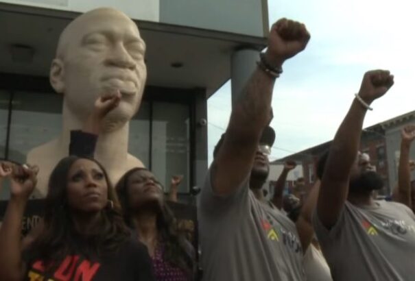 Kétméteres szobrot kapott George Floyd New York-ban