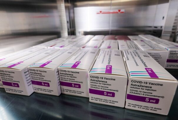 Az EMA egyik csúcsvezetője a 60 év felettieknek sem javasolja az AstraZeneca vakcináját