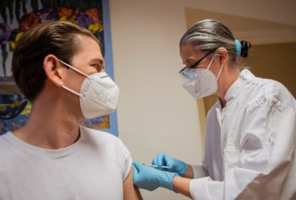 Beoltották Sebastian Kurz osztrák kancellárt